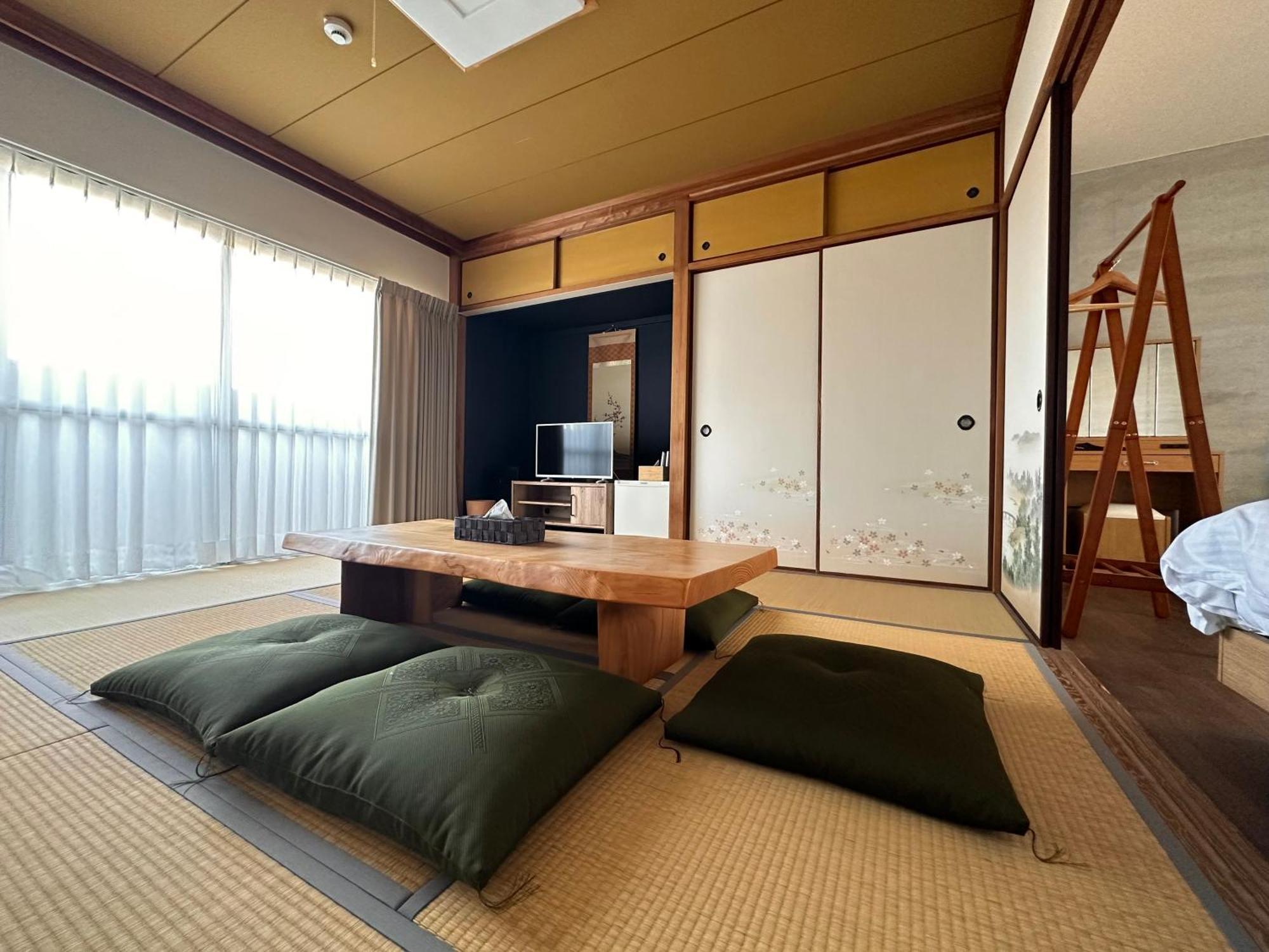 Travel&Book Hotel Hulatoncabin Takamatsu Exterior foto